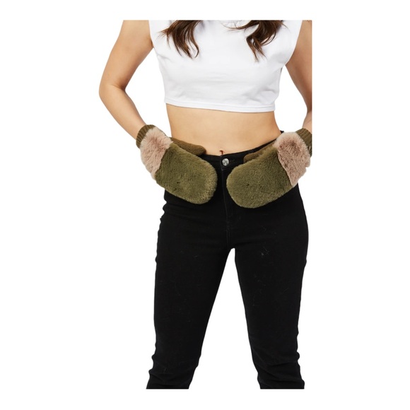 SHACI Accessories - New! SHACI Faux Fur Green/Grey Mittens